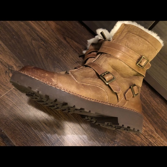 New Lamb fur soft leather above ankle warm boots. - Picture 3 of 5